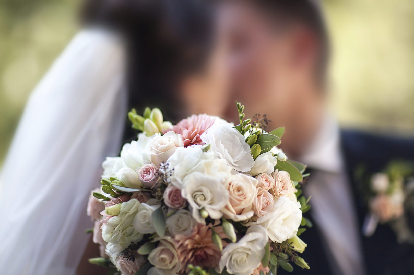 Quer economizar no casamento? O site Casamos te ajuda!